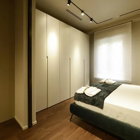 Di Fronte A Apartament *